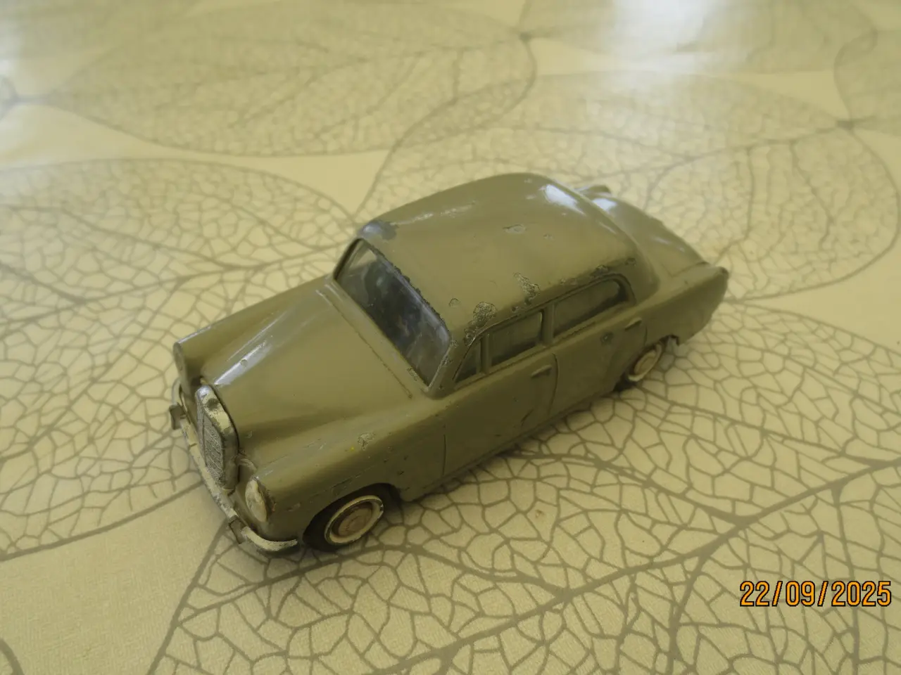 Billede 1 - 2 stk Forskellige Tekno Denmark Biler Merceds Ben
