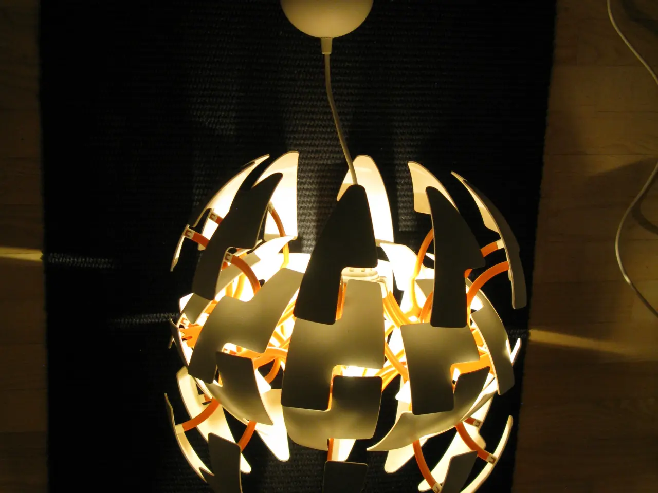 Billede 4 - IKEAs kendte kugle-lampe