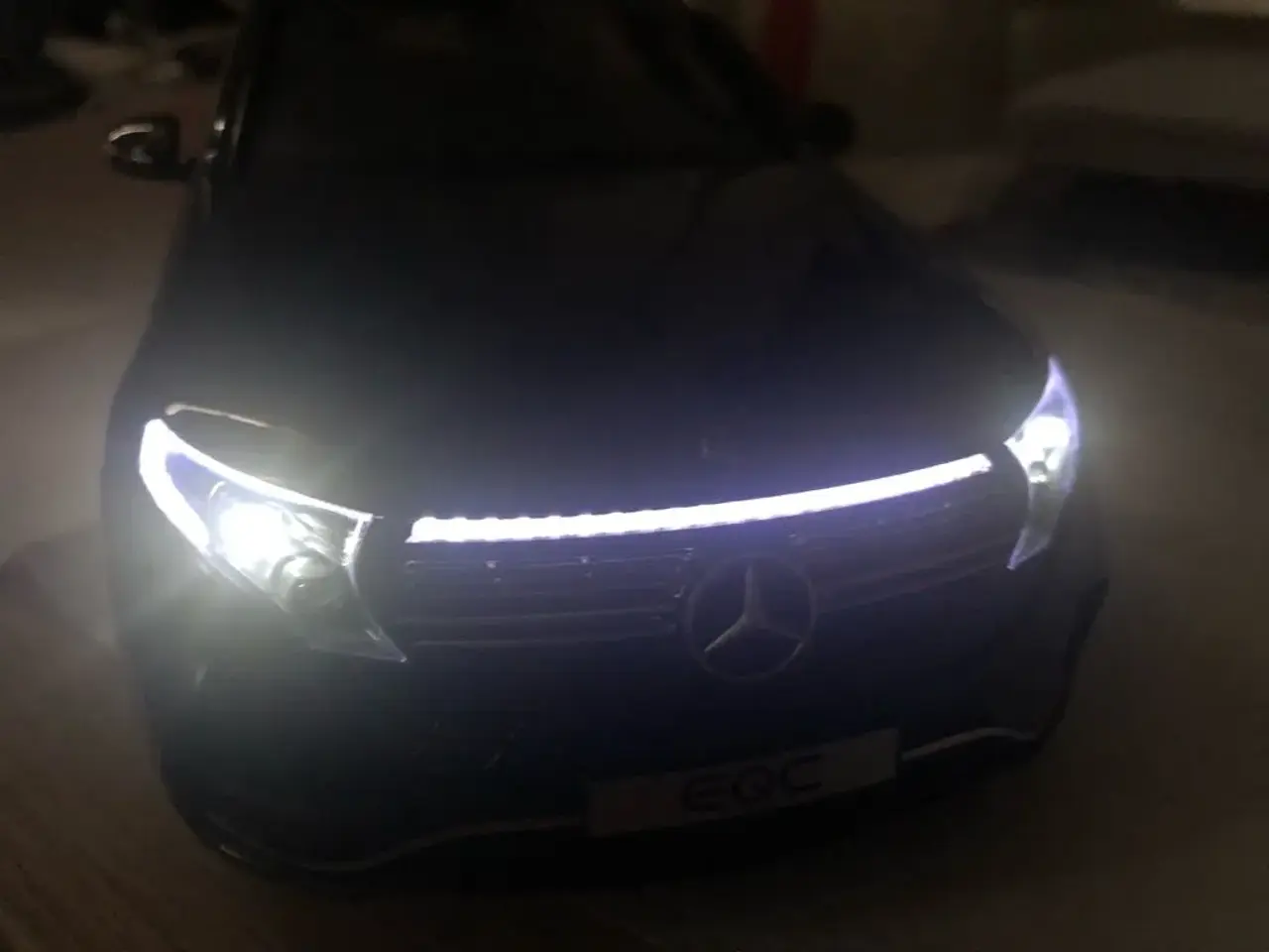 Billede 3 - Mercedes EQC400 med lys