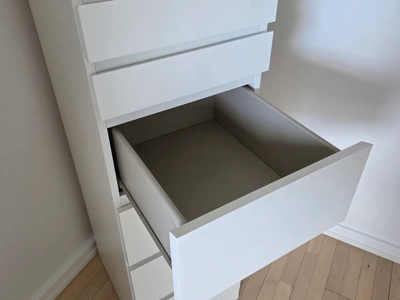 Billede 7 - IKEA MALM kommode, 6 skuffer og spejl,udgået model