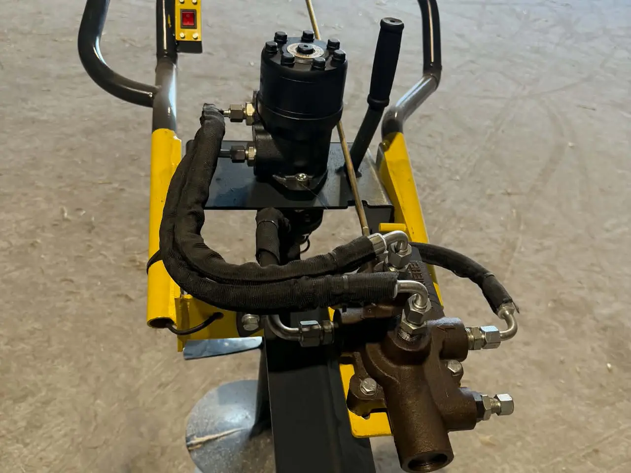 Billede 4 - Mobilt hydraulisk pælebor med 9hk benzinmotor.