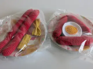Legetøj 2 pølser, 2 pasta, spejlæg, rugbrød, 3 pøl
