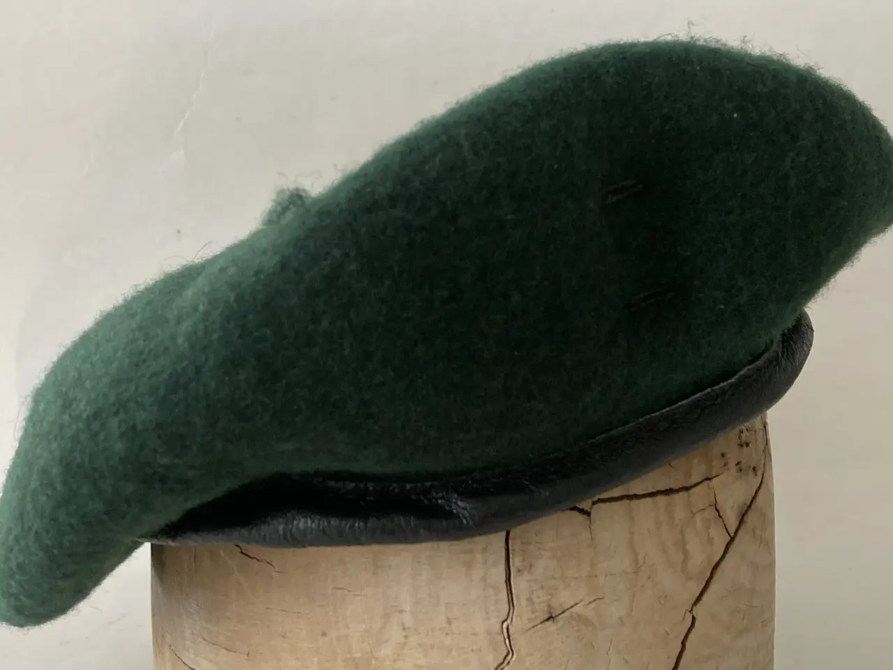 Billede 1 - Mørkegrøn Baret uden emblem 
