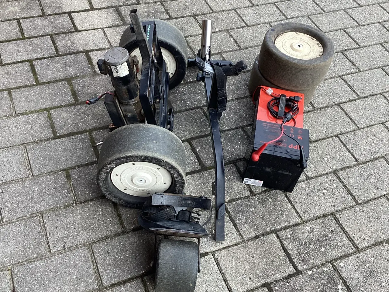Billede 4 - Solid Golfvogn m/ Batteri og lader.mm.