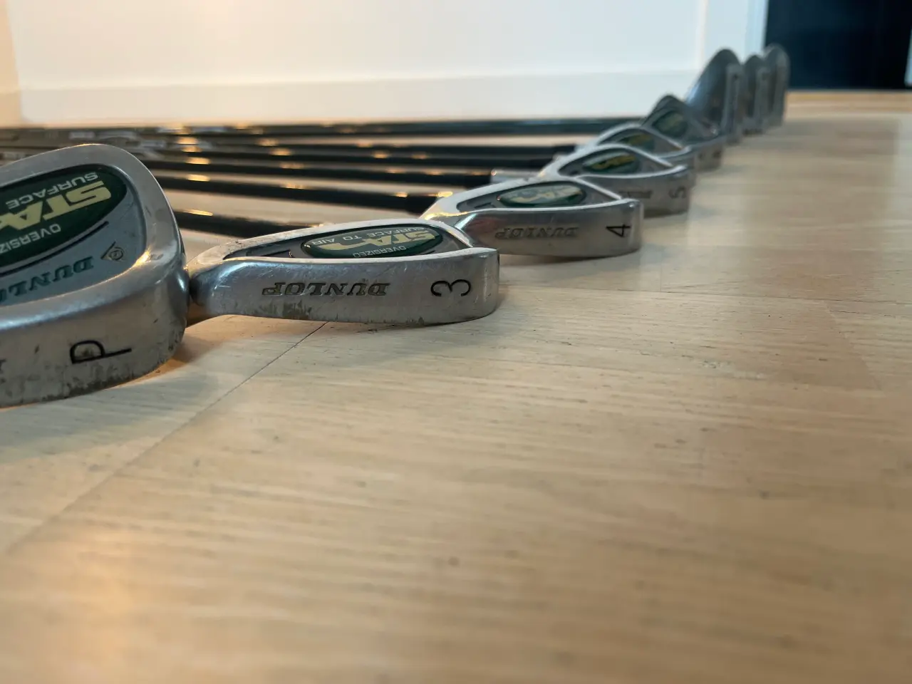 Billede 1 - Brugte men pæne Dunlop golf-jern og køller