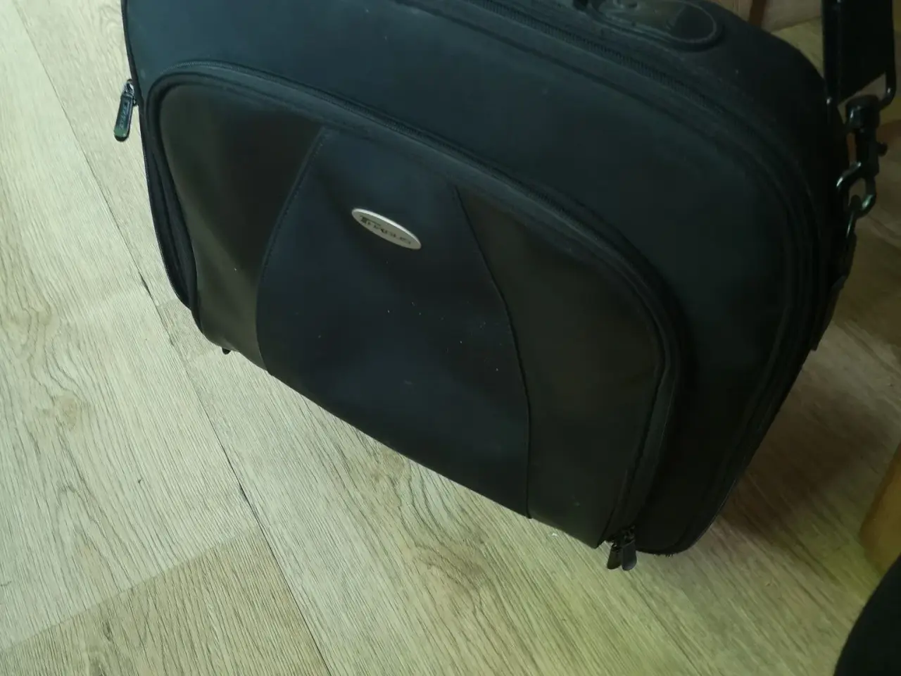 Billede 8 - Pæn Targus taske til 15 tommer bærbar.