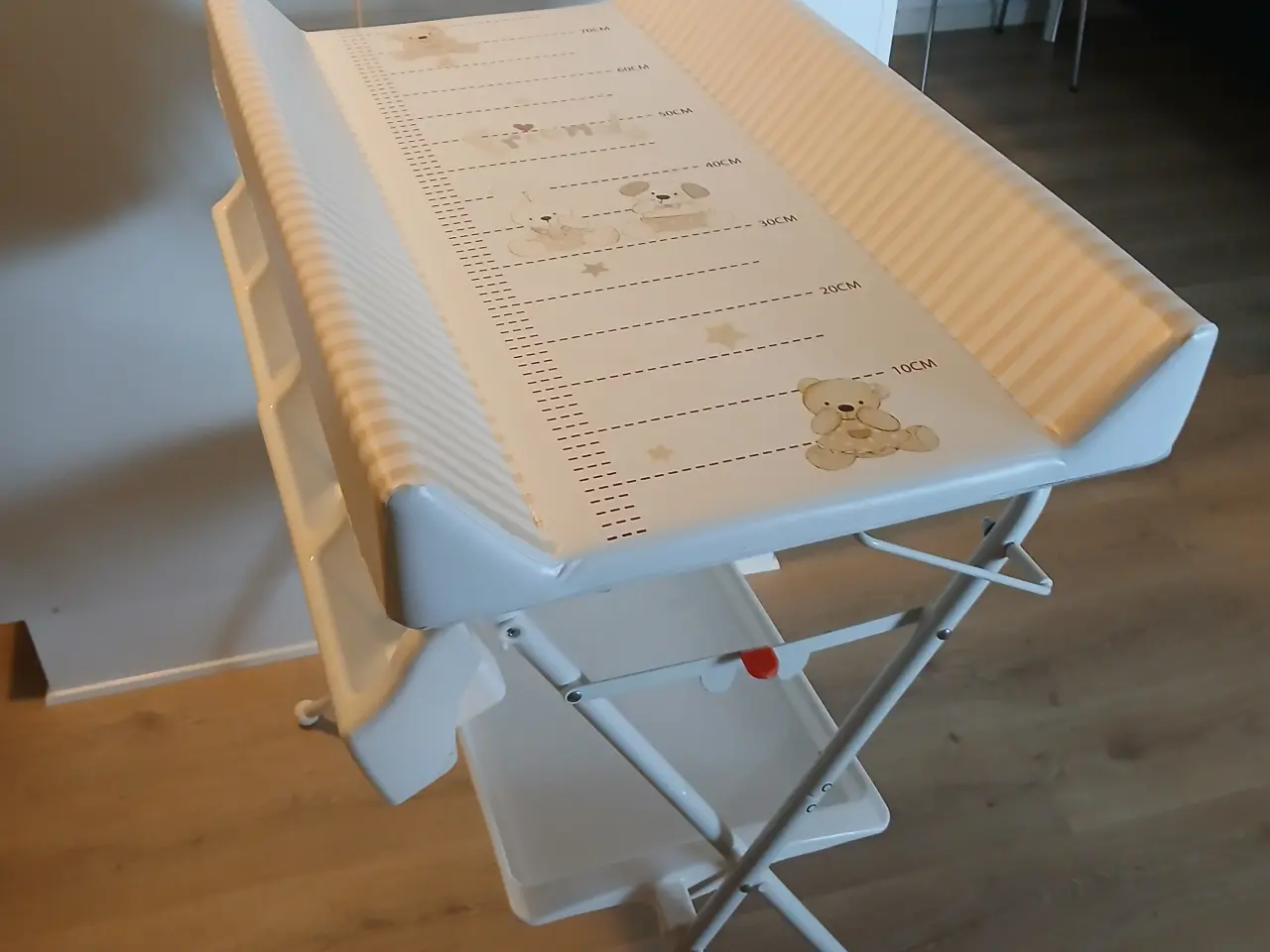 Billede 2 - Stabilt puslebord med badekar