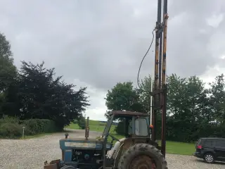 Ford 4000 med byggelift