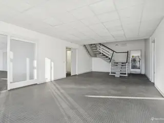 Kontorlejemål på 130 m² i Kastrup – mulighed for lager og udvidelse