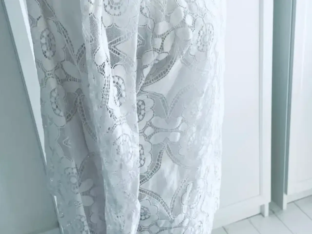 Billede 4 - Skjortebluse i råhvid