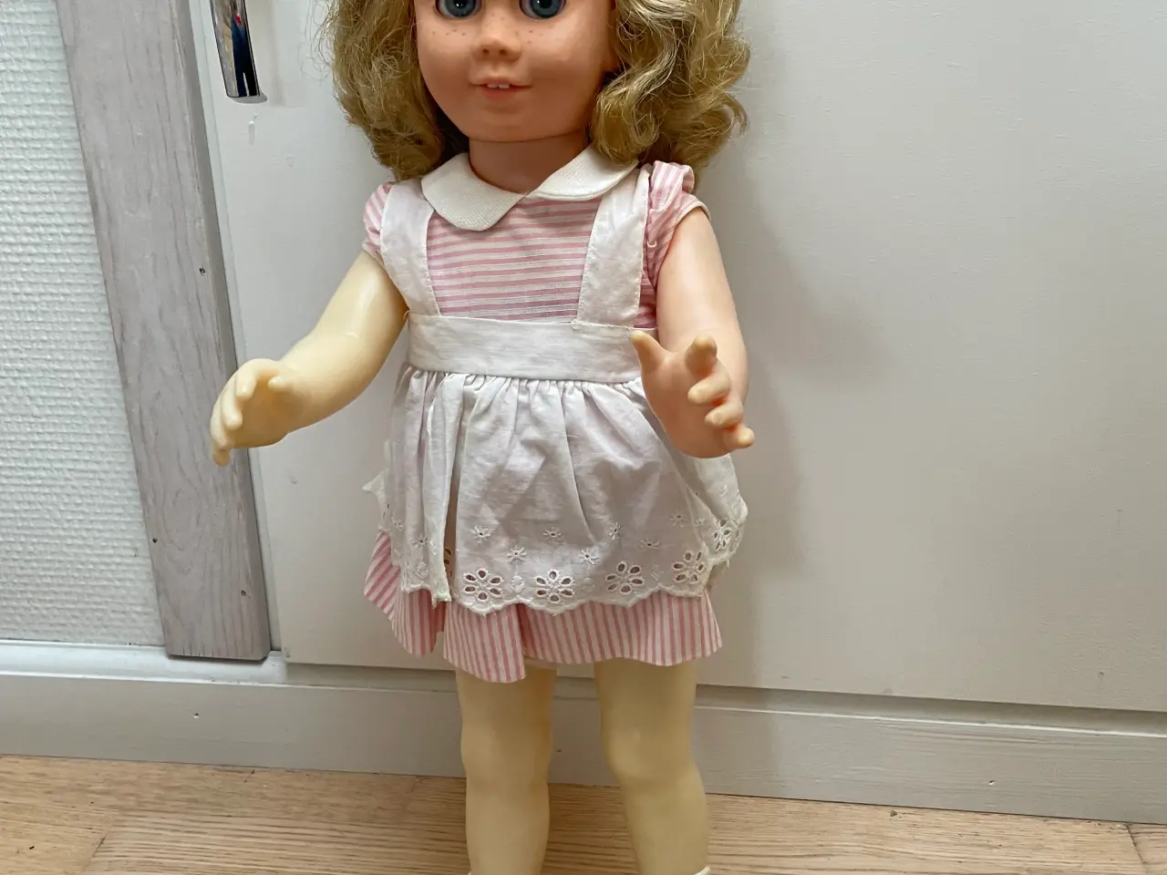 Billede 1 - Gammel dukke fra Mattel 