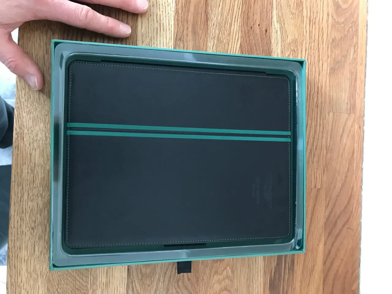 Billede 2 - Nyt: Aston Martin iPad cover