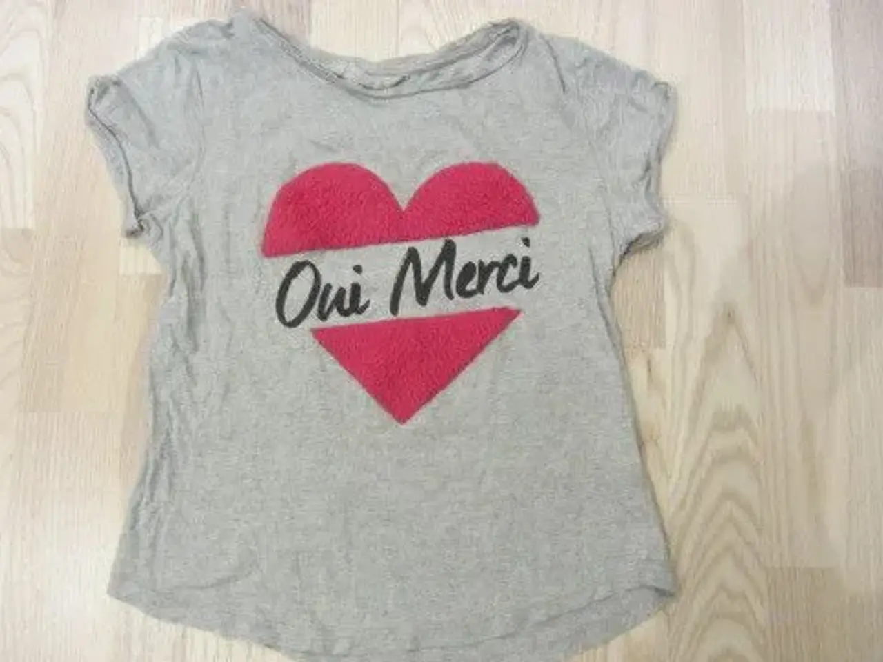 Billede 1 - Str. 134/140, t-shirt m. "pels"
