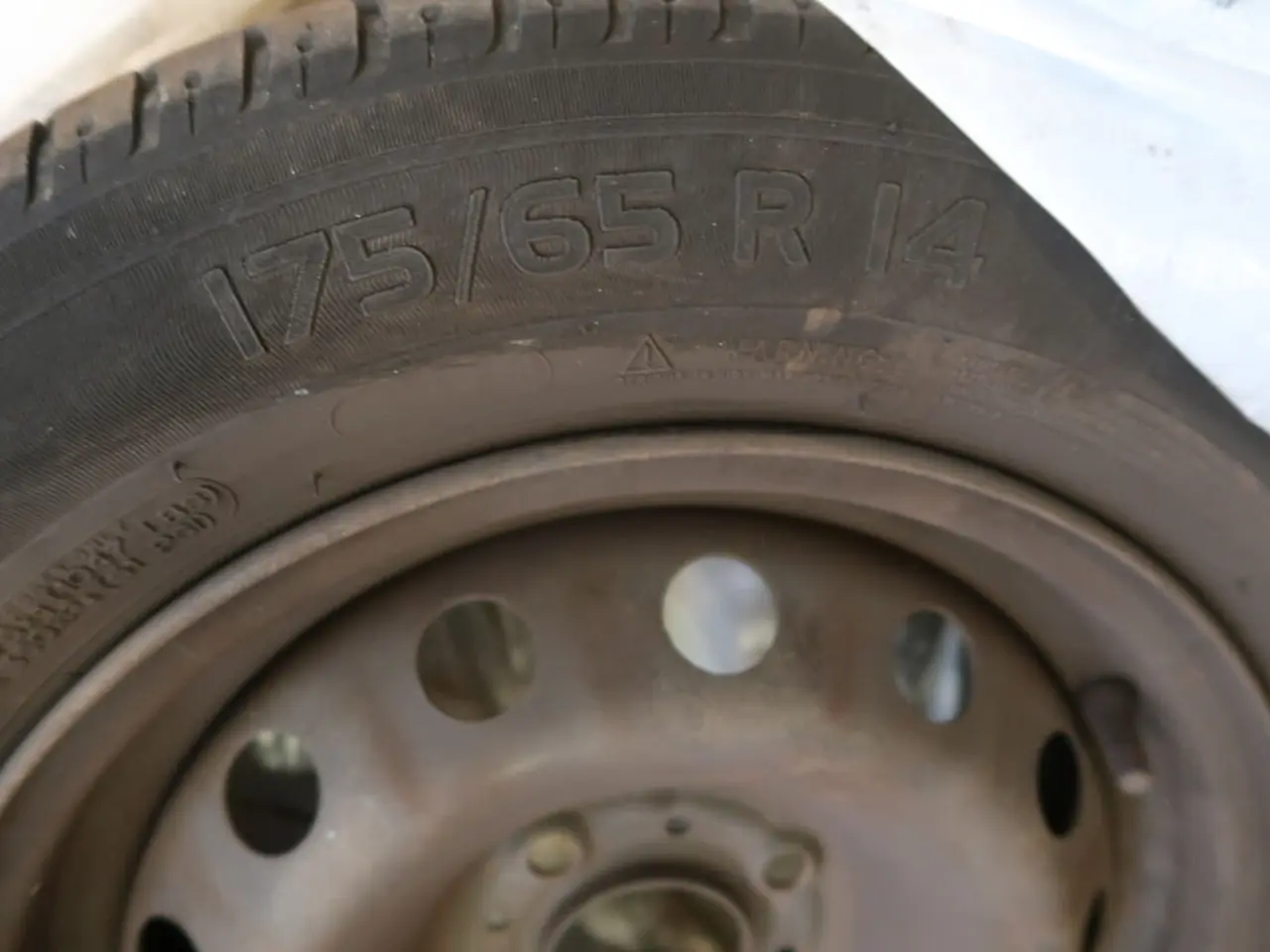Billede 5 - 4 stk. fælge med dæk MICHELIN 175/65R14