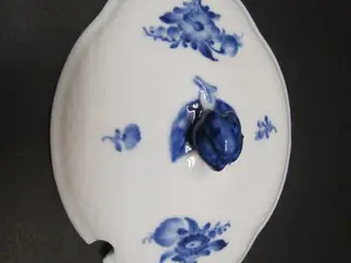 Blå Blomst Flettet - Låg til Sauceterin - Indvendig randmål 15x11 cm. R.C. 8160 - 2. Sort - Helt og i orden.