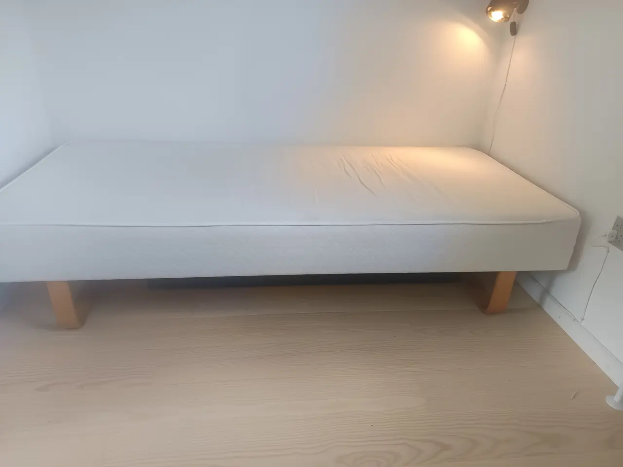 Billede 2 - Boxmadras på meder
