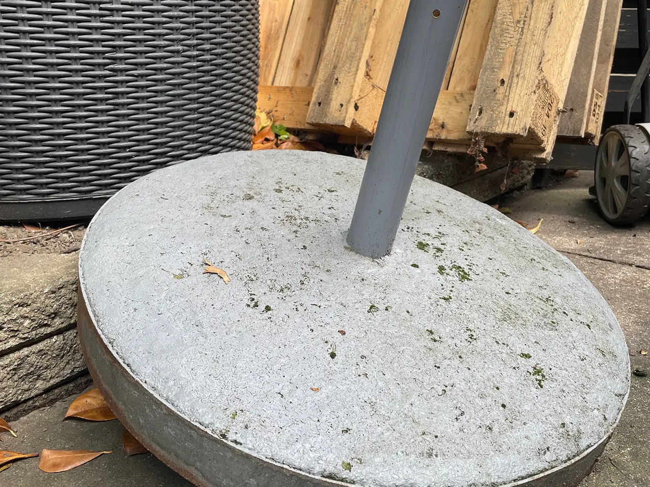 Billede 1 - Parasolfod, cement og jern