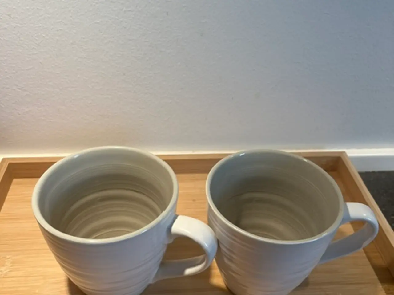 Billede 1 - 2 smukke, rå keramikkrus i fine grå nuancer