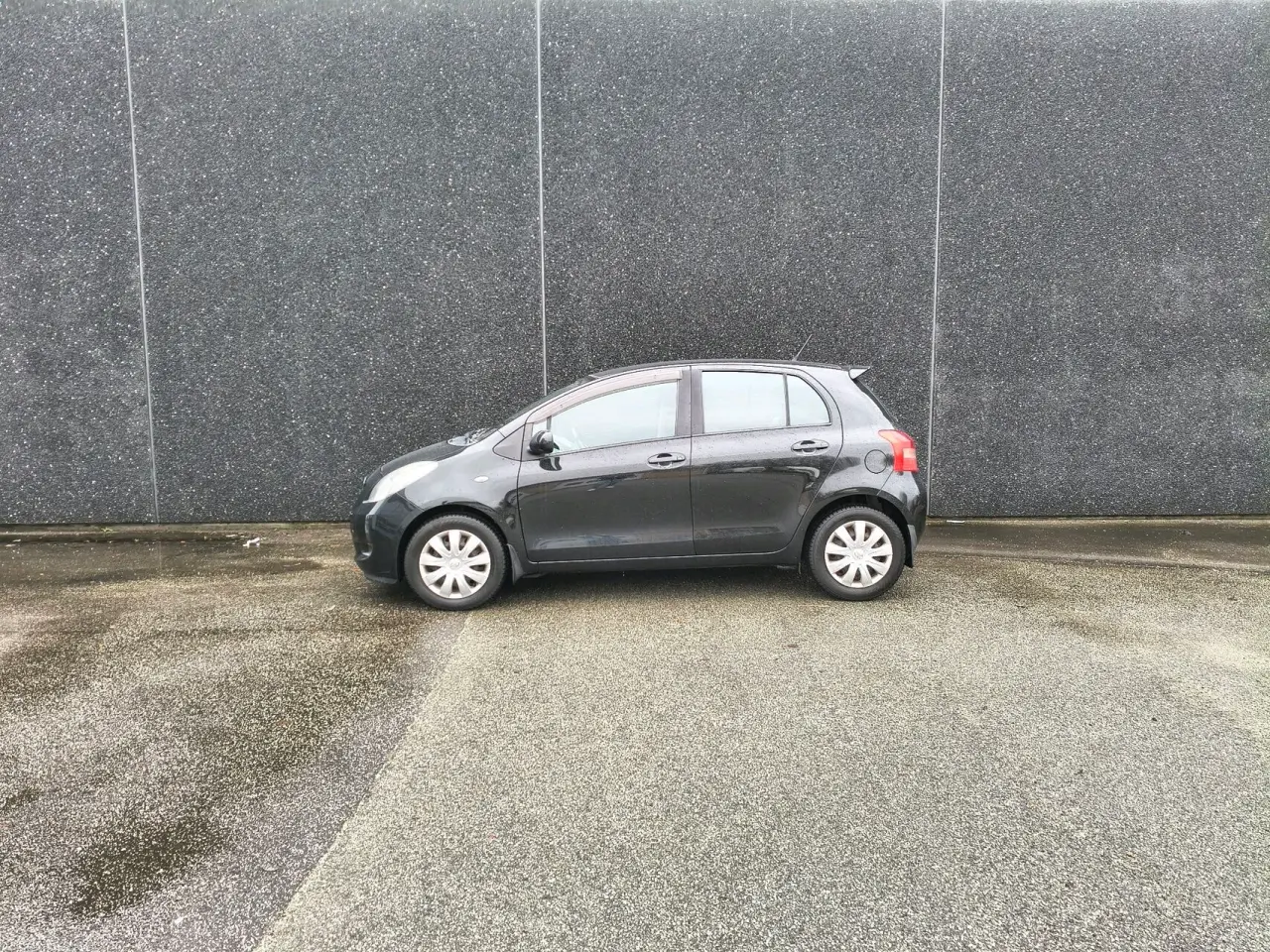 Billede 1 - Toyota Yaris 1,3 VVT-I Linea Luna 87HK 5d