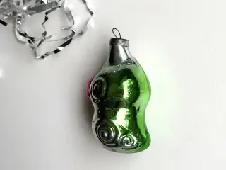 Vintage ornament, papegøje, grøn m lilla næb