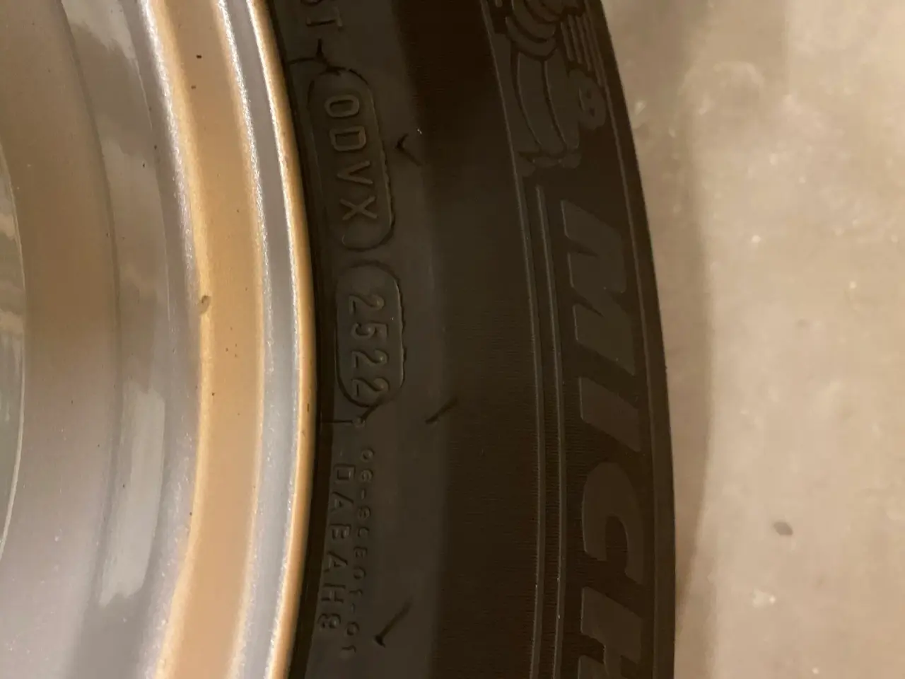 Billede 6 - Ford Kuga Original 17" med Michelin Helårsdæk
