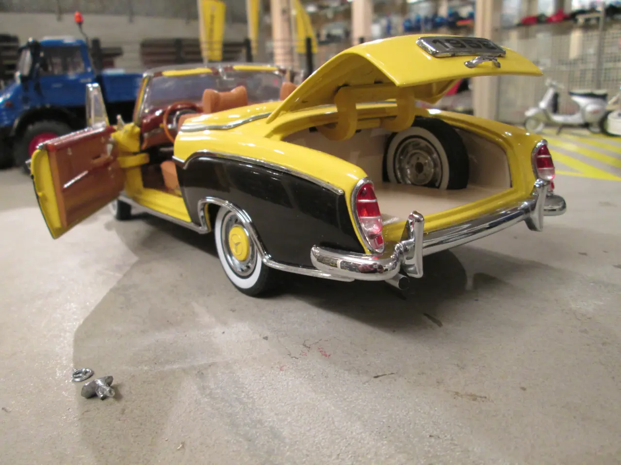 Billede 6 - Modelbil Mercedes 220 SE Sun-Star 1:18