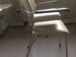 Retro. Gammel frisør / tandlægestol
