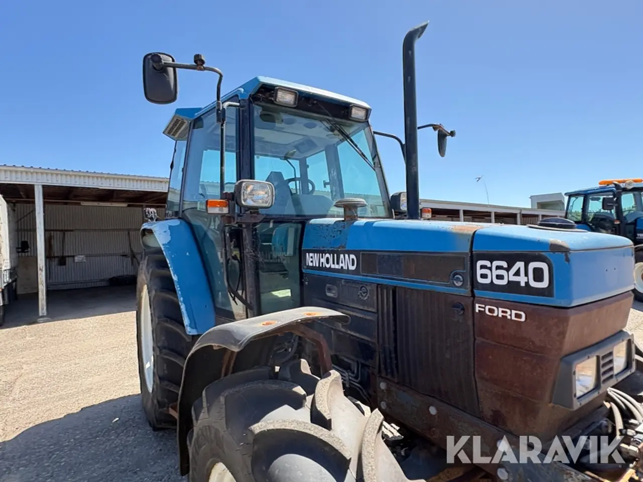Billede 12 - Traktor Ford 6640 med kost og plov