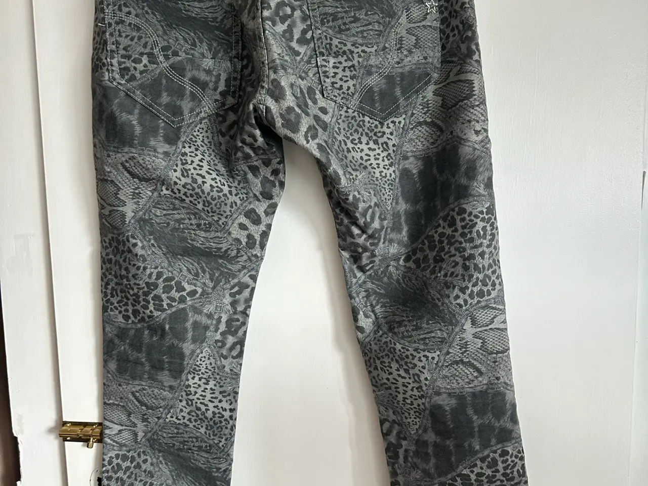 Billede 2 - Place du Jour grå jeans m/print str. 38
