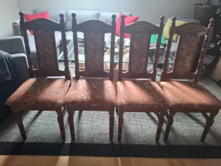 6 fine stole af ældre model sælges.