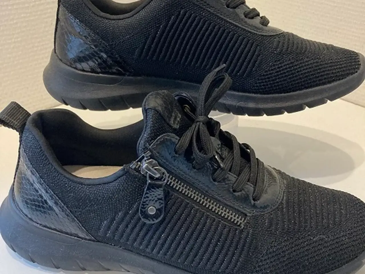 Billede 4 - Sneakers, str. 40, REMONTE , Sort, Næsten som ny