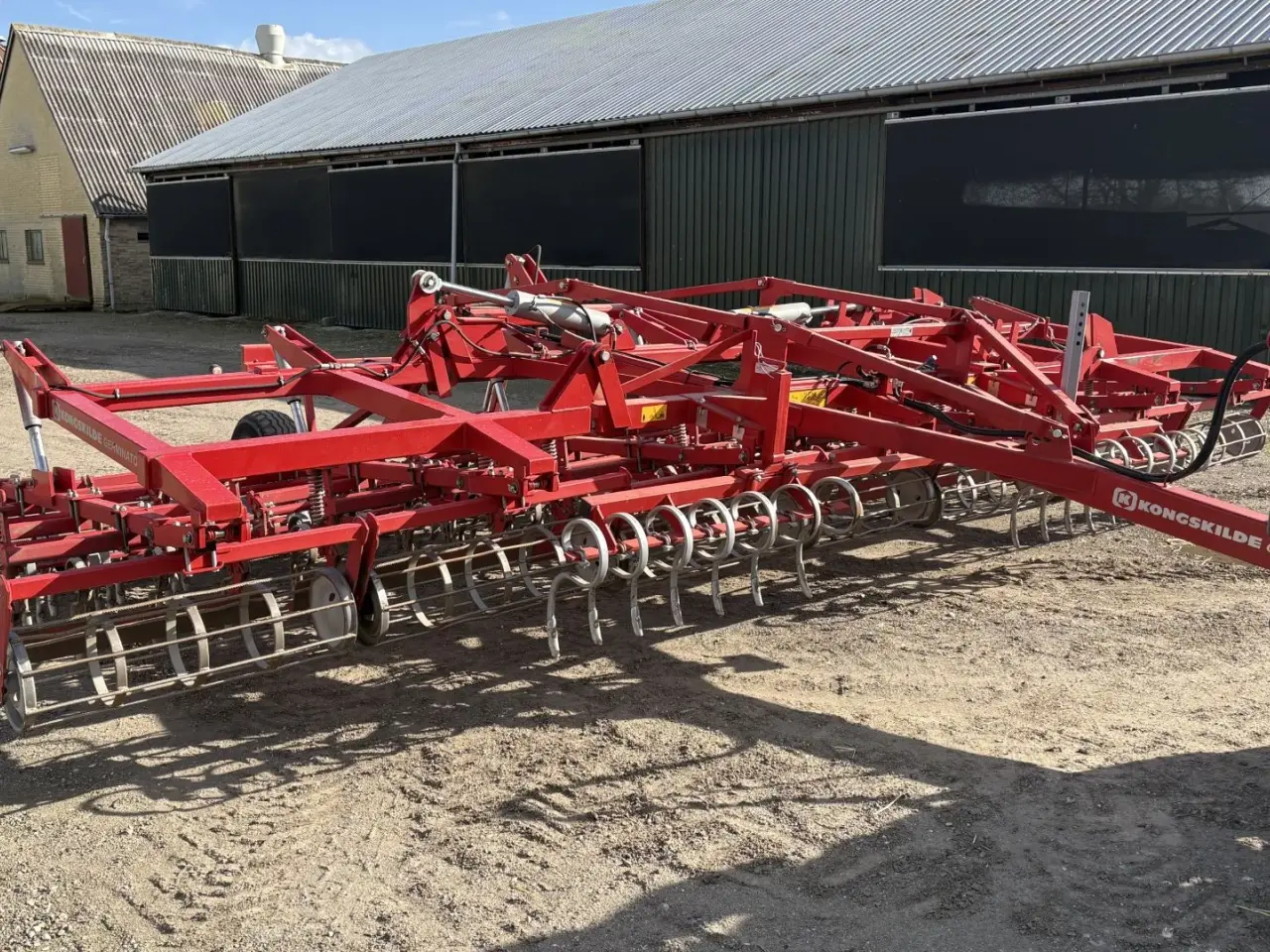 Billede 1 - Kongskilde 7 meter germinator med CROSKILL tromle bagerst. Velegnet til roer, spinat og andre speciel afgrøder.