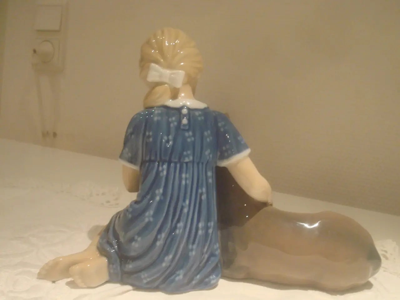 Billede 3 - Kgl figur: PIGE M/FØL, som ny, MARKANT, SMUK figur