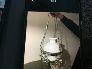 Gammel lampe med hvid skærm