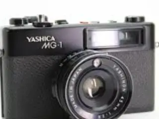 Yashica camera med blitz 