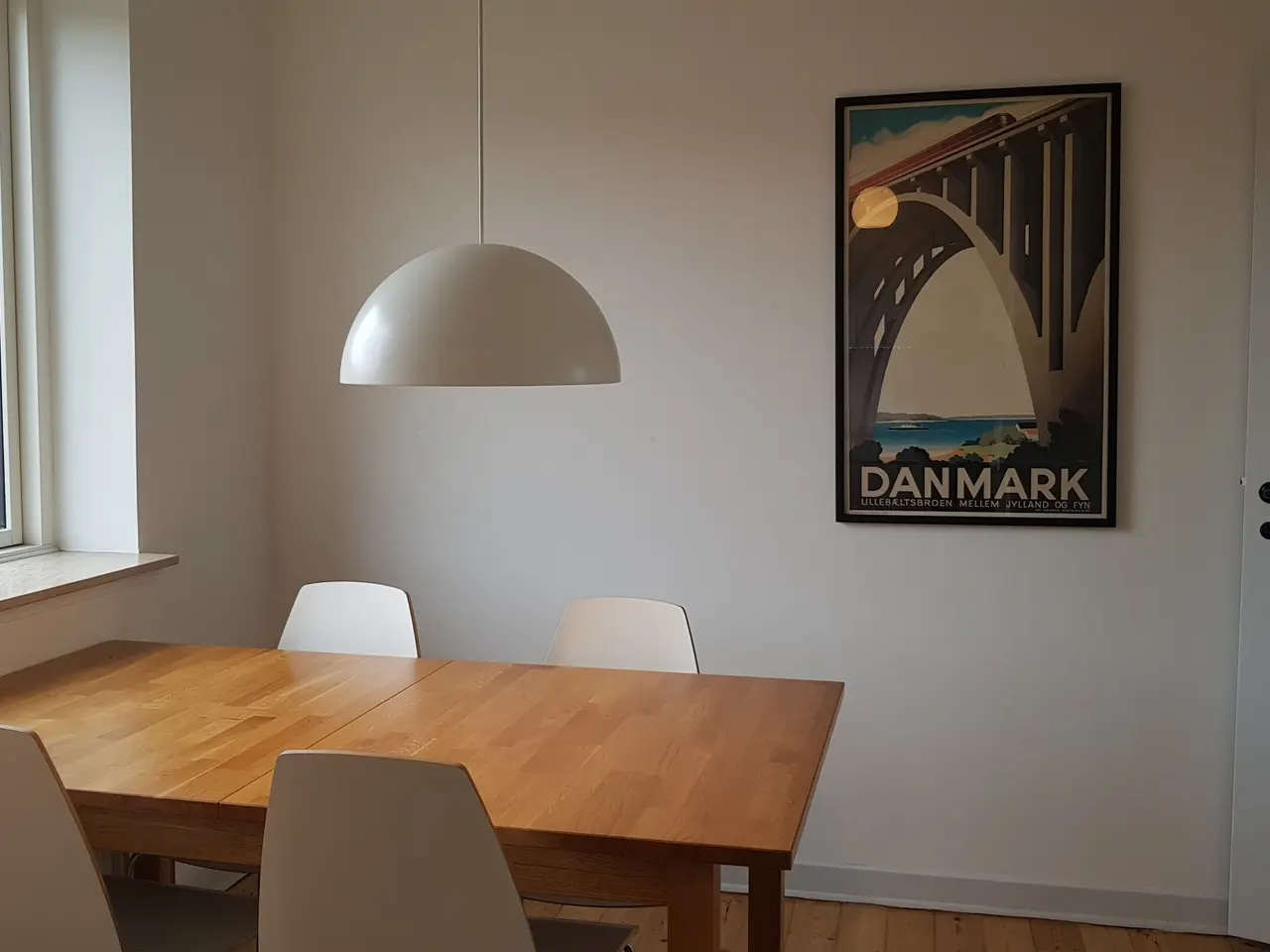 Billede 4 - Spisebord i træ med udtræk