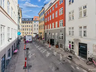 Boligudlejningsejendom med 4 boligenheder og 1 erhvervsenhed ledig for køber