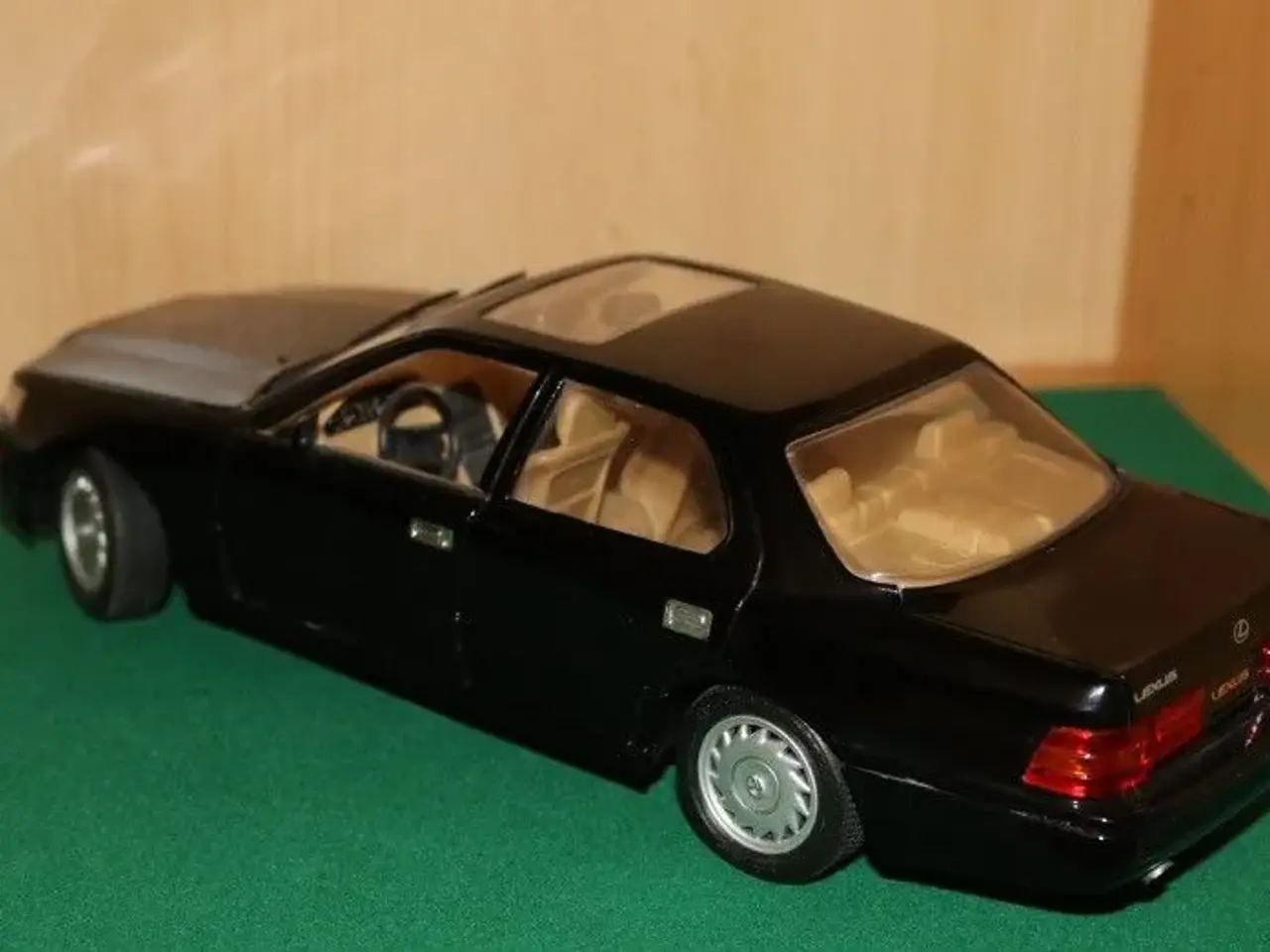 Billede 2 - LEXUS LS 400 1/18