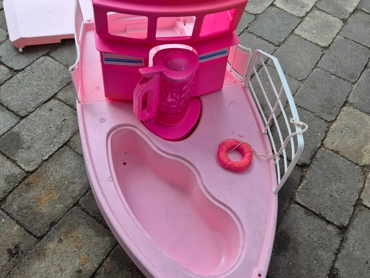 Billede 2 - Barbie båd med fejl og mangler