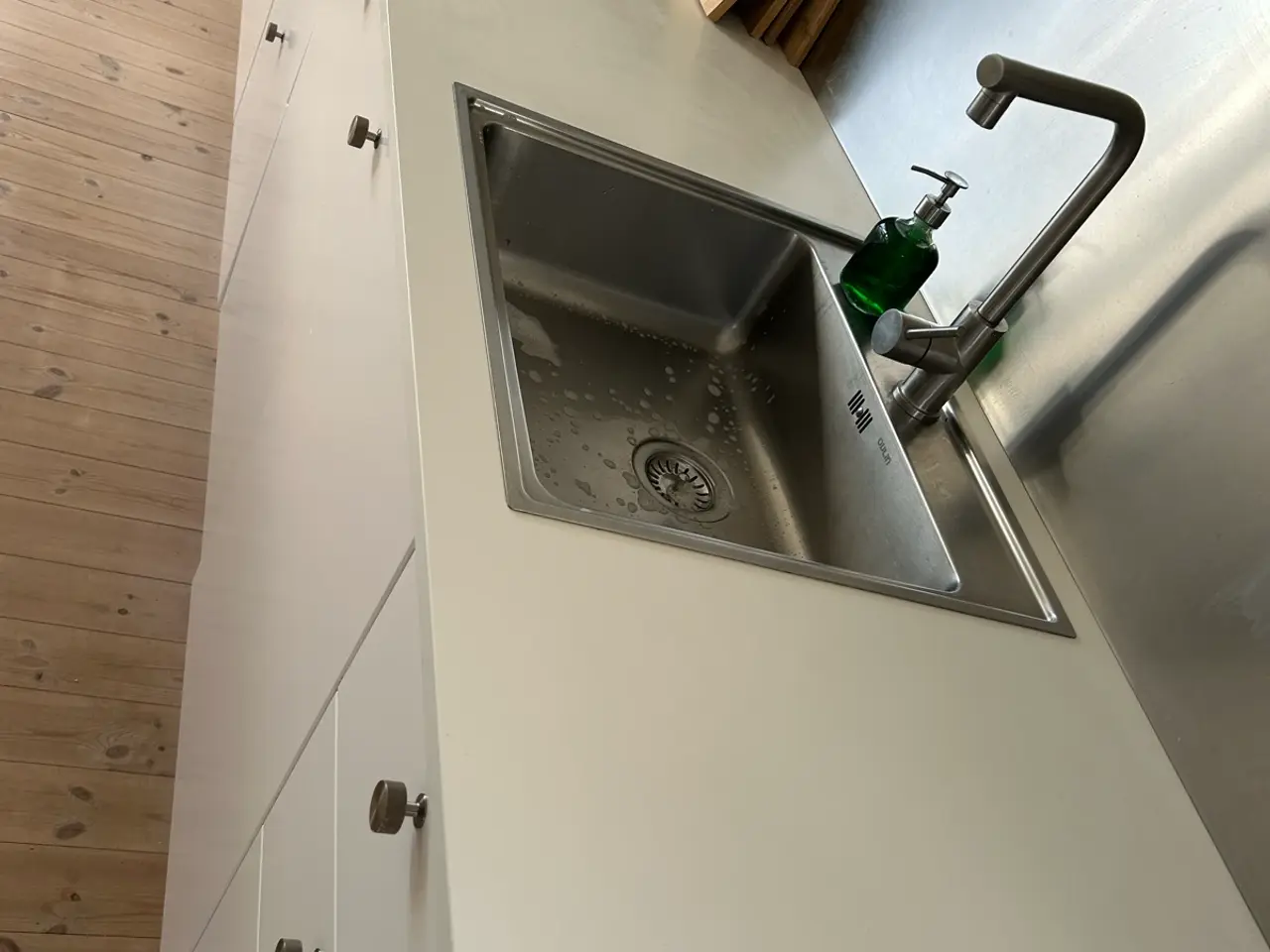 Billede 4 - Bordplader med vask, armatur, kogeplade