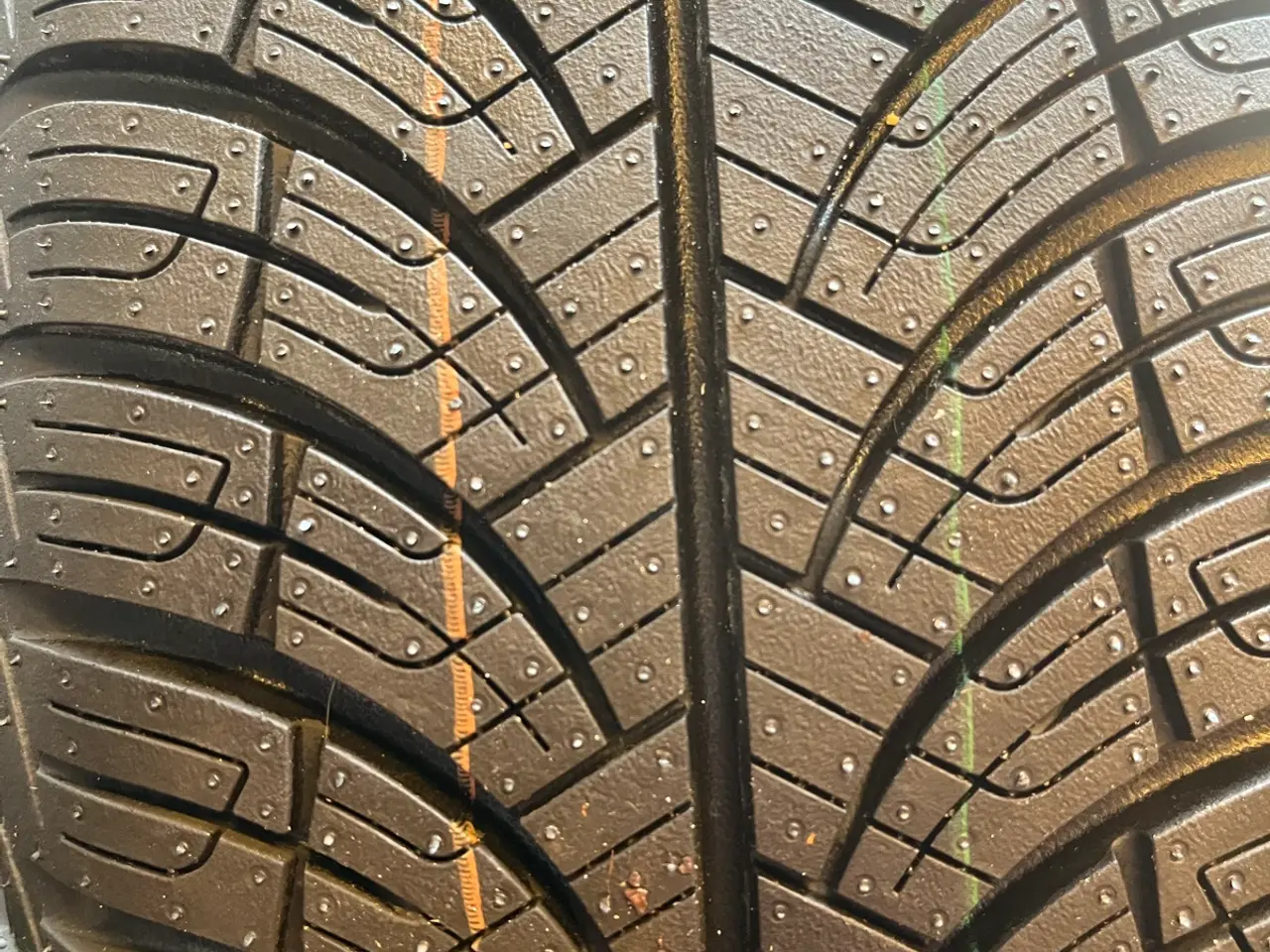 Billede 4 - Nye Helårsdæk VW-UP.