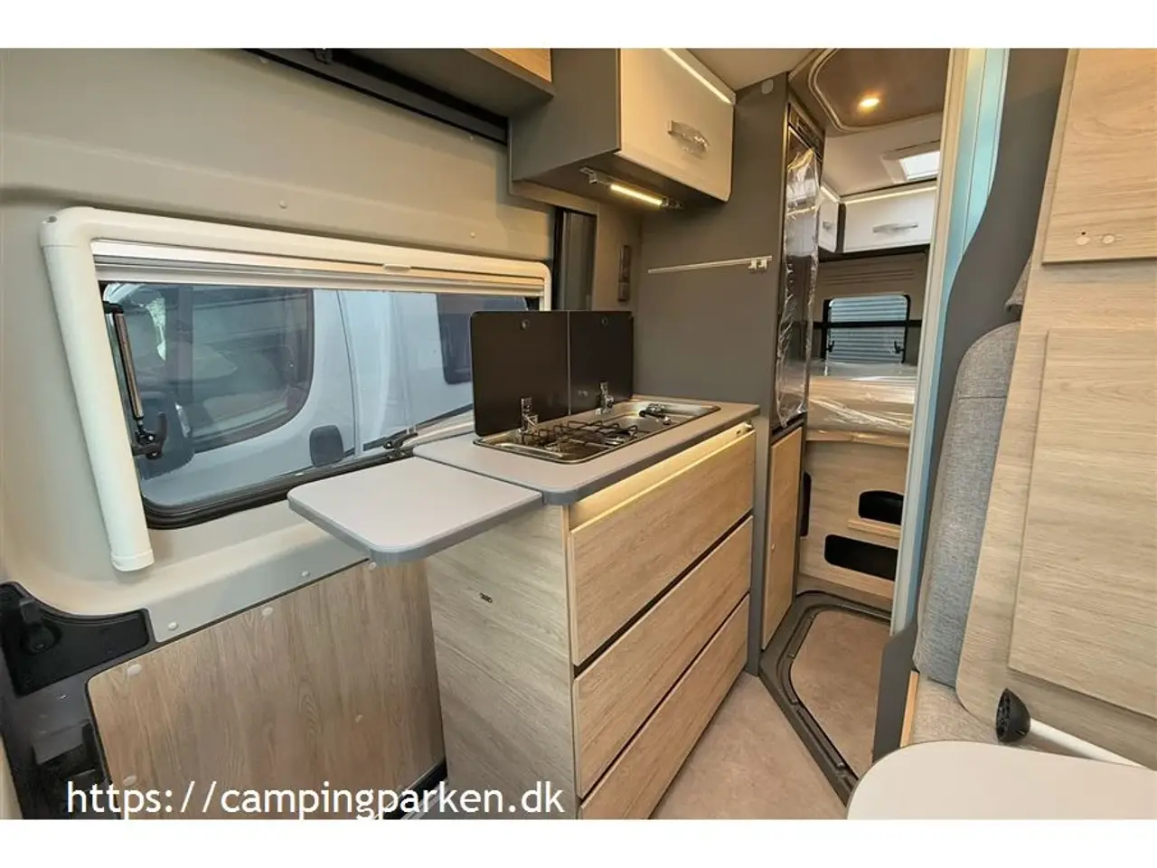 Billede 8 - 2024 - Dethleffs Globetrail 600 DR Advantage Smart Dethleffs camper van under 6 meter med dobbeltseng og automatgear