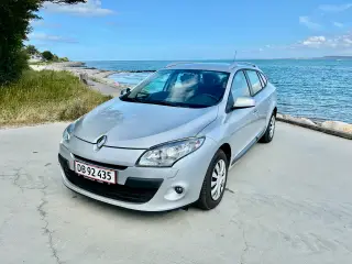 Fin Renault megan med anhængertræk 