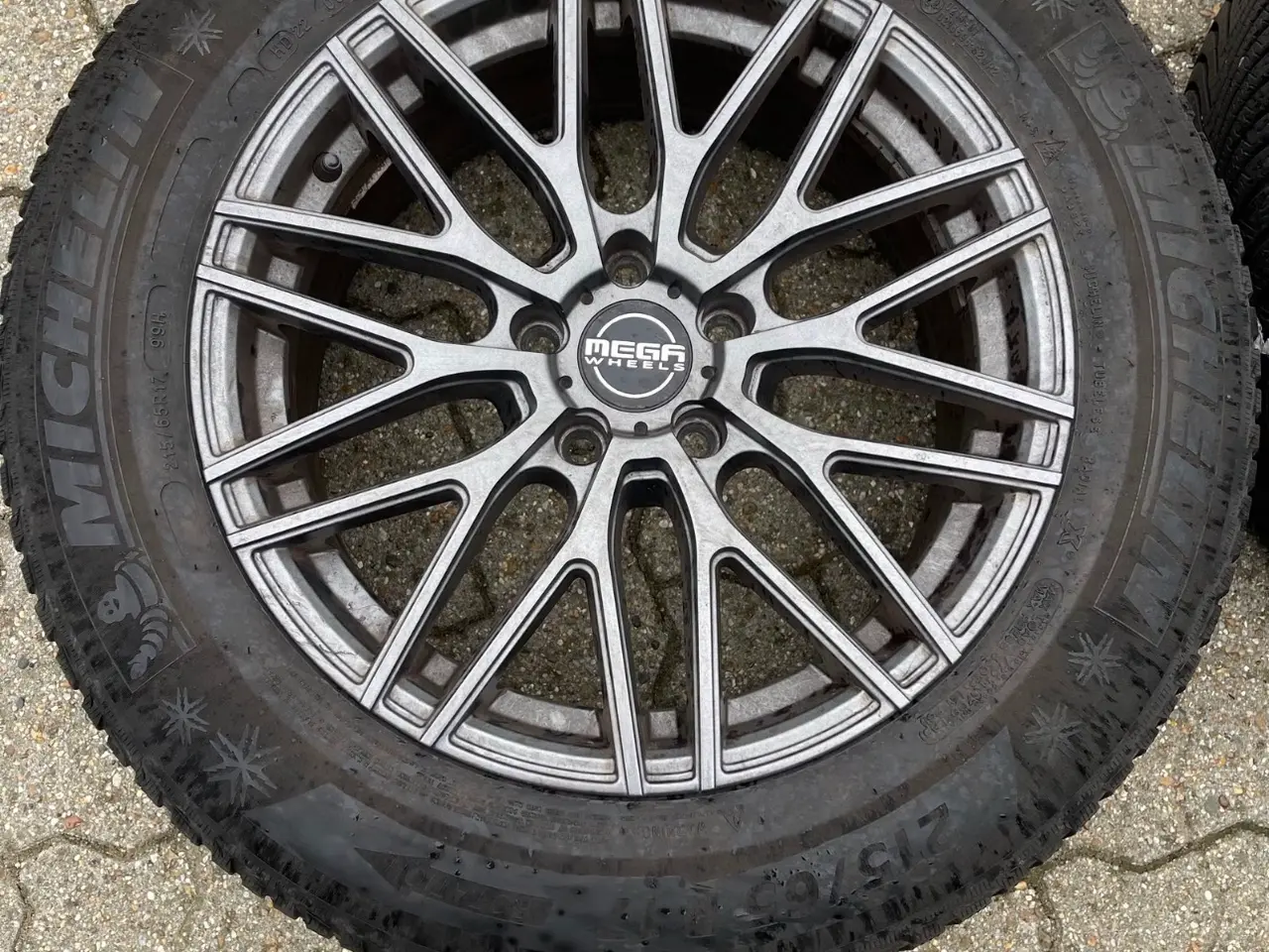 Billede 1 - 17 tommer alufælg med vinterdæk fra Michelin (tidl