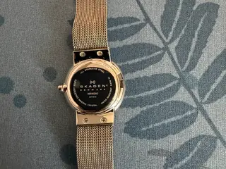 Flot Skagen dameur med lænke i stål