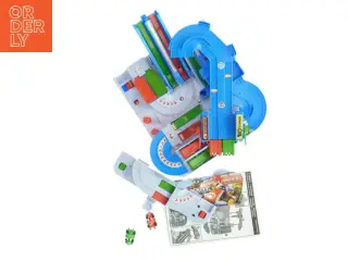 Mario Kart racerbane med figurer (str. 3 x 2 cm til 27 x 31 cm)