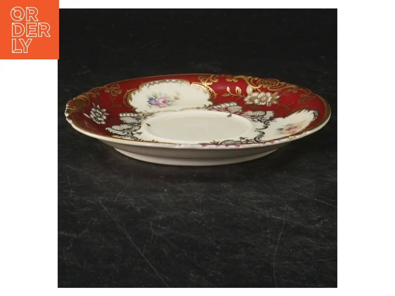 Billede 2 - Dekorative porcelænstallerkener 4 stk (str. Ø. 13 cm. 4 styk)