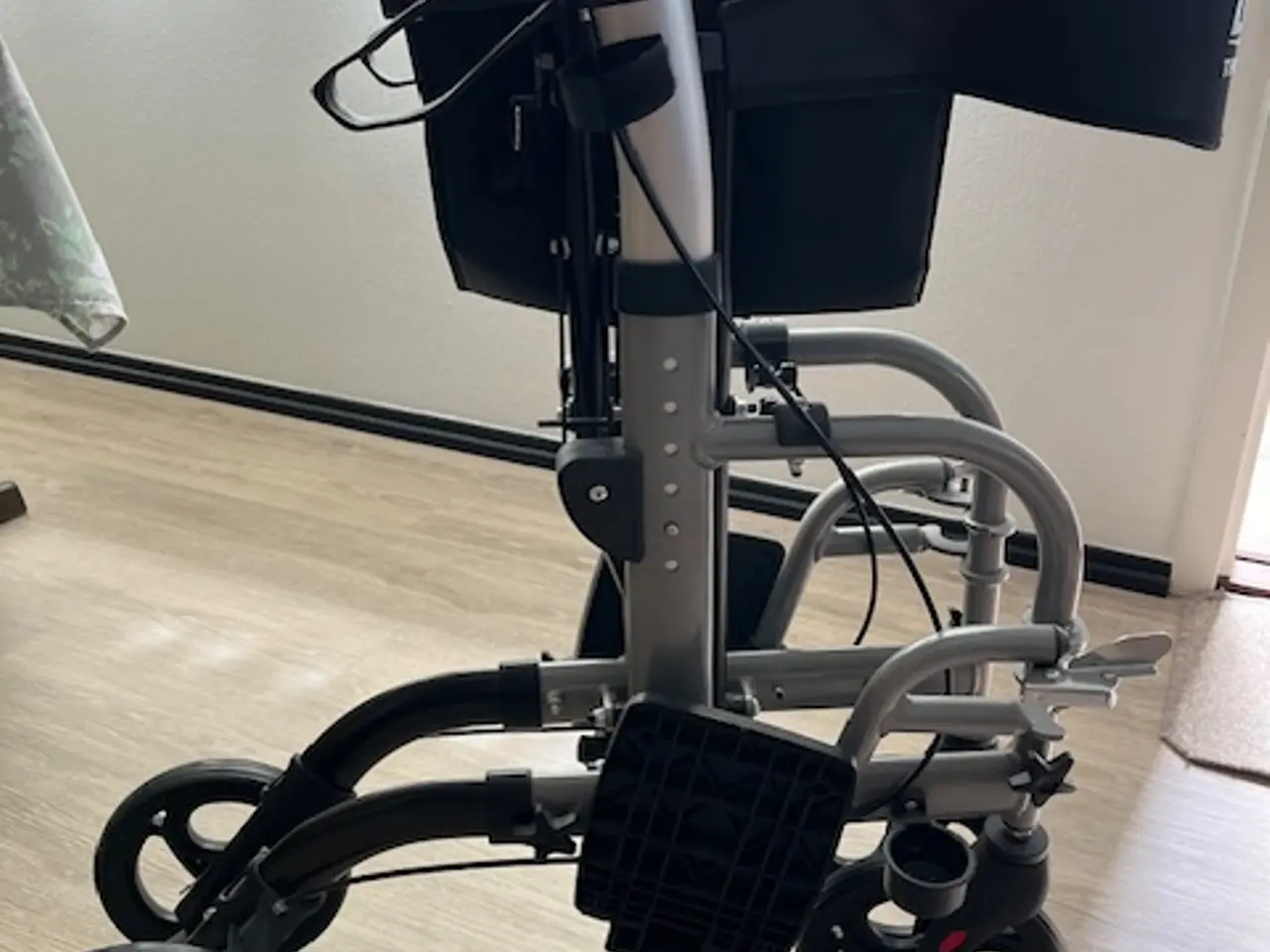 Billede 1 - Kombineret rollator/kørestol - som ny.