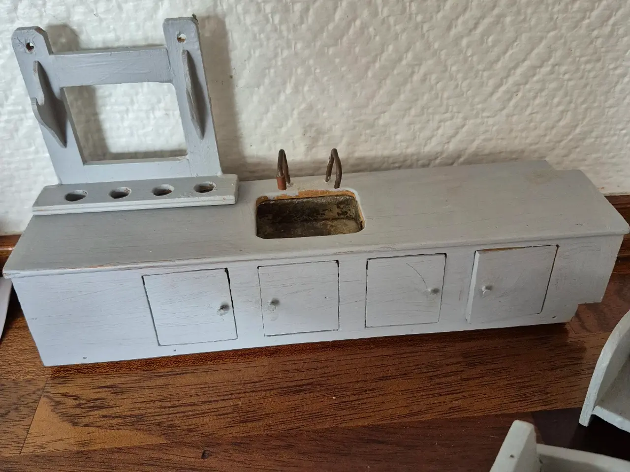 Billede 2 - Dukkehus møbler i træ