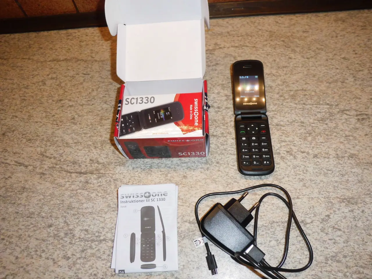 Billede 1 - Mobiltelefon med klap, Swiss+One SC1330..